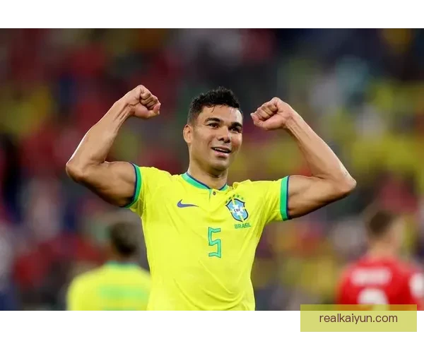 卡塞米罗的战术适配性分析:如何成为球队防线中的关键支柱,状态回暖值得关注 卡塞米罗的战术适配性分析:如何成为球队防线中的关键支柱,状态回暖值得关注