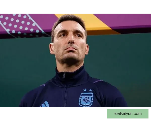斯卡洛尼战术弱点引发关注，阿根廷国家队表现需调整和加强